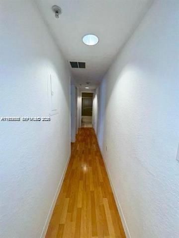 For Rent: $1,900 (2 beds, 1 baths, 693 Square Feet)