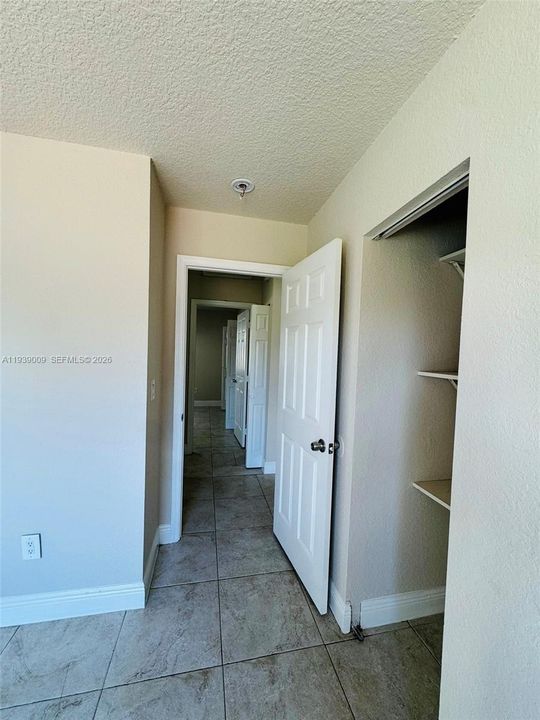 出租: $2,450 (3 贝兹, 2 浴室, 1052 平方英尺)