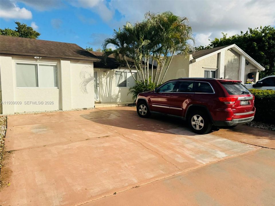 出租: $2,450 (3 贝兹, 2 浴室, 1052 平方英尺)