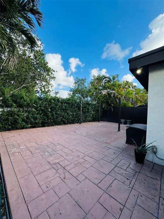 出租: $2,450 (3 贝兹, 2 浴室, 1052 平方英尺)