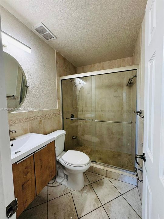 出租: $2,450 (3 贝兹, 2 浴室, 1052 平方英尺)