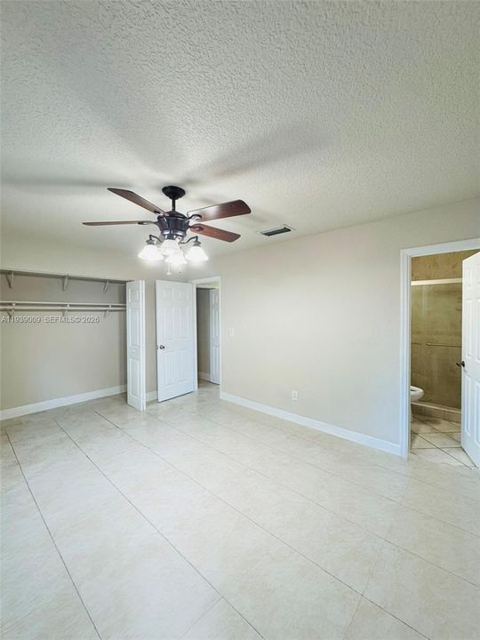 出租: $2,450 (3 贝兹, 2 浴室, 1052 平方英尺)