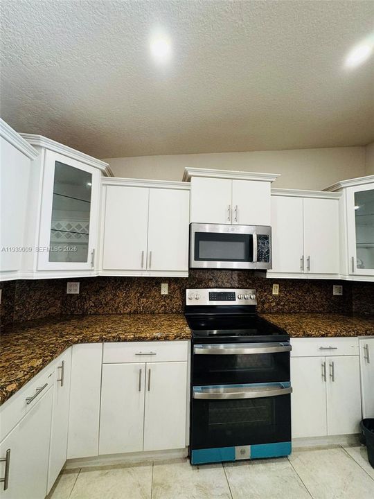 出租: $2,450 (3 贝兹, 2 浴室, 1052 平方英尺)