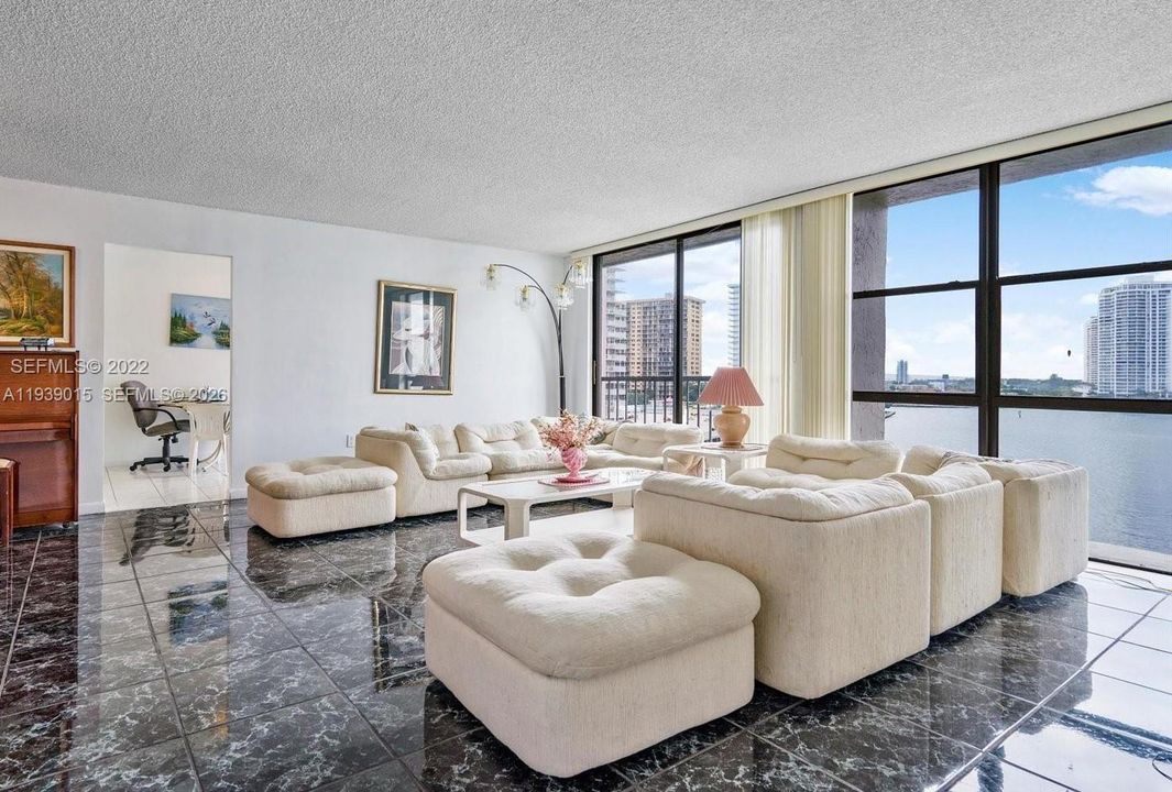 For Sale: $450,000 (2 beds, 2 baths, 1320 Square Feet)