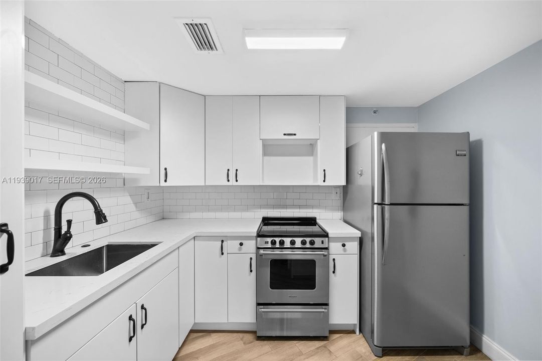 В аренду: $2,350 (0 спален, 1 ванн, 670 Квадратных фут)