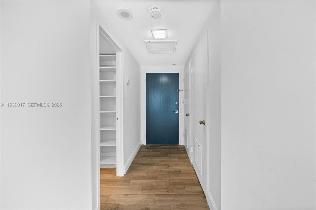 В аренду: $2,350 (0 спален, 1 ванн, 670 Квадратных фут)