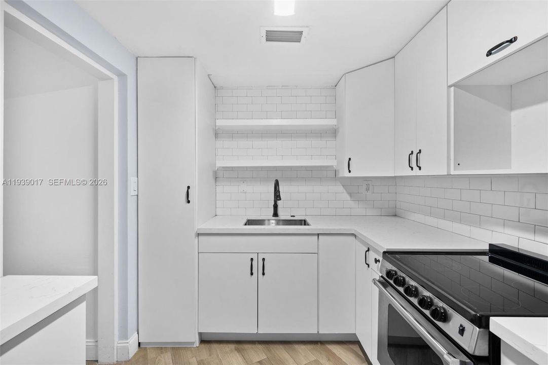 В аренду: $2,350 (0 спален, 1 ванн, 670 Квадратных фут)