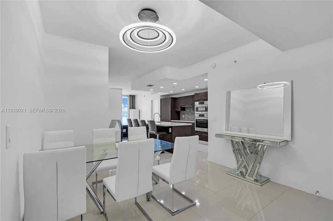 En Venta: $519,000 (3 camas, 2 baños, 1339 Pies cuadrados)