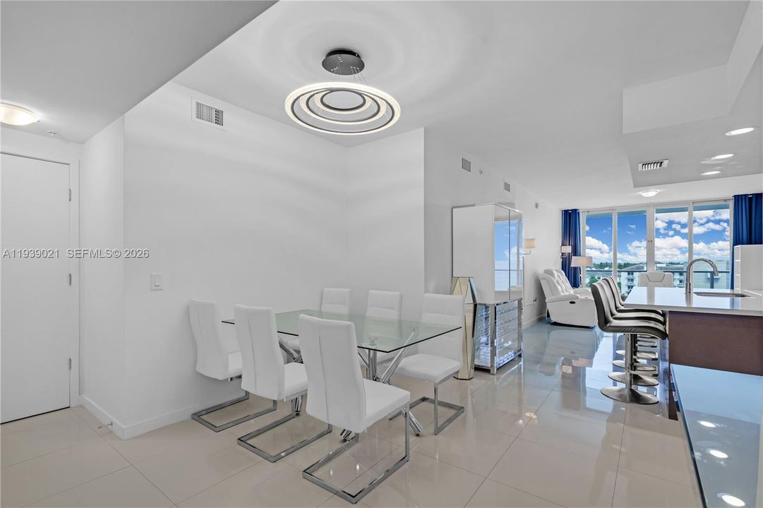 En Venta: $519,000 (3 camas, 2 baños, 1339 Pies cuadrados)