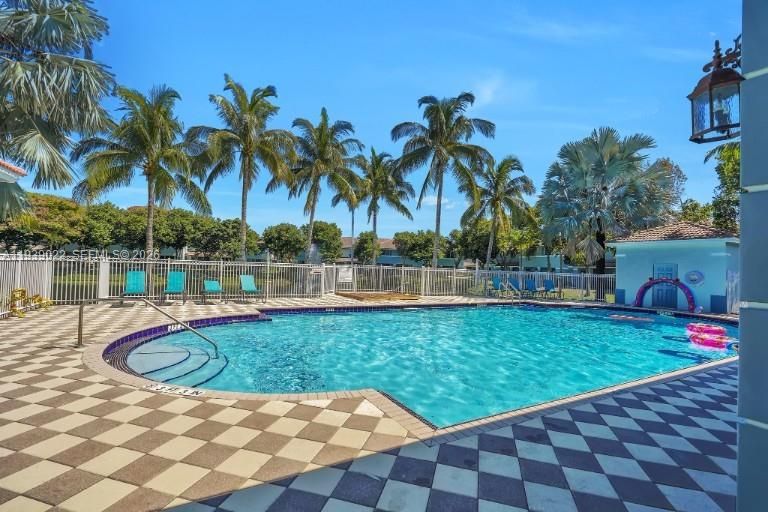 For Sale: $235,000 (2 beds, 2 baths, 1227 Square Feet)