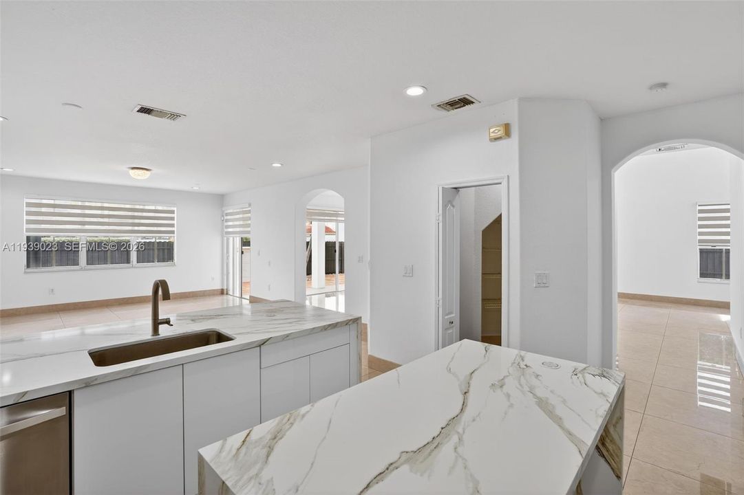 待售: $999,900 (5 贝兹, 3 浴室, 3114 平方英尺)