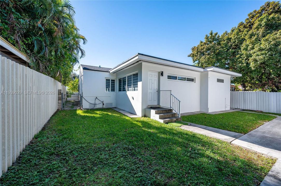 For Rent: $3,700 (3 beds, 2 baths, 1522 Square Feet)