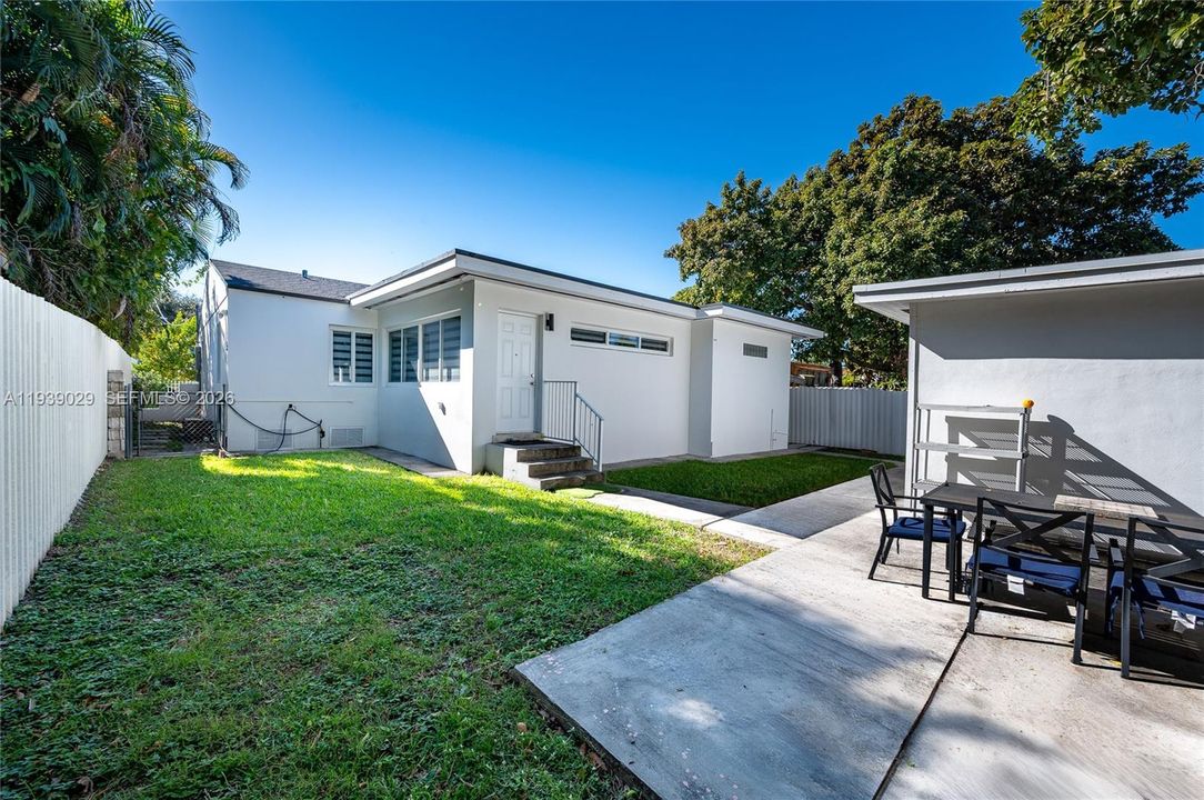 For Rent: $3,700 (3 beds, 2 baths, 1522 Square Feet)