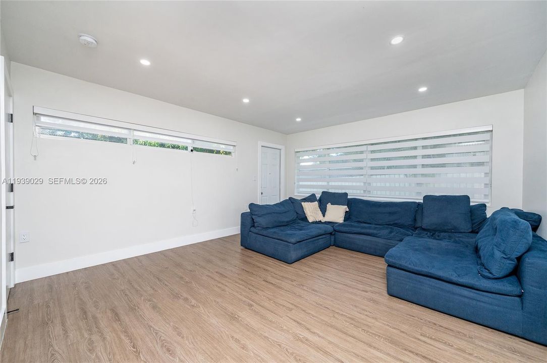 For Rent: $3,700 (3 beds, 2 baths, 1522 Square Feet)