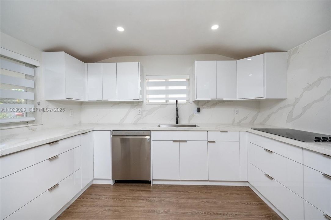 For Rent: $3,700 (3 beds, 2 baths, 1522 Square Feet)