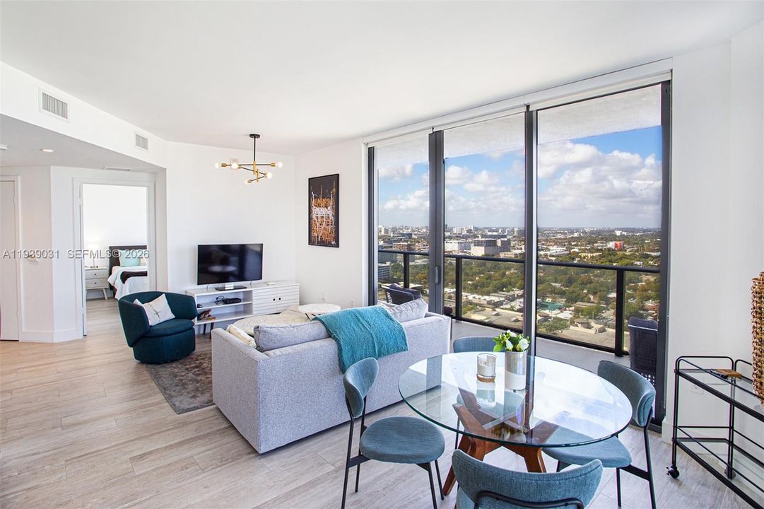 For Sale: $665,000 (2 beds, 2 baths, 864 Square Feet)