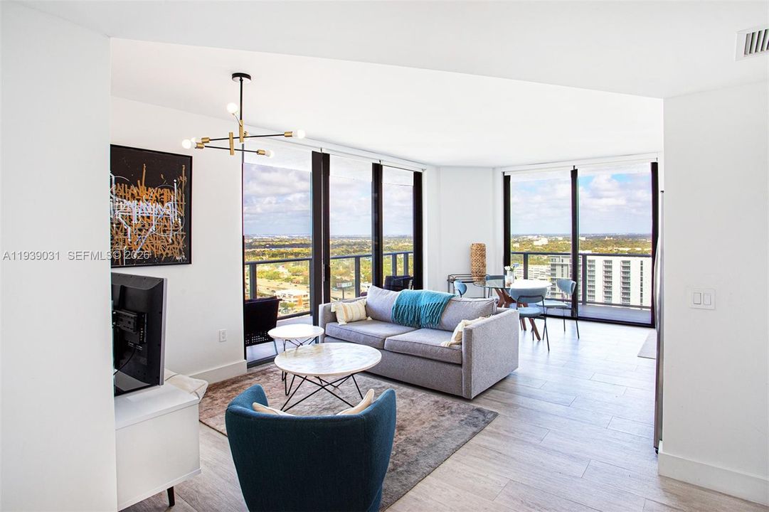 For Sale: $665,000 (2 beds, 2 baths, 864 Square Feet)