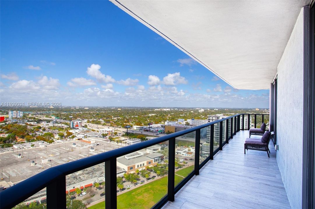 For Sale: $665,000 (2 beds, 2 baths, 864 Square Feet)