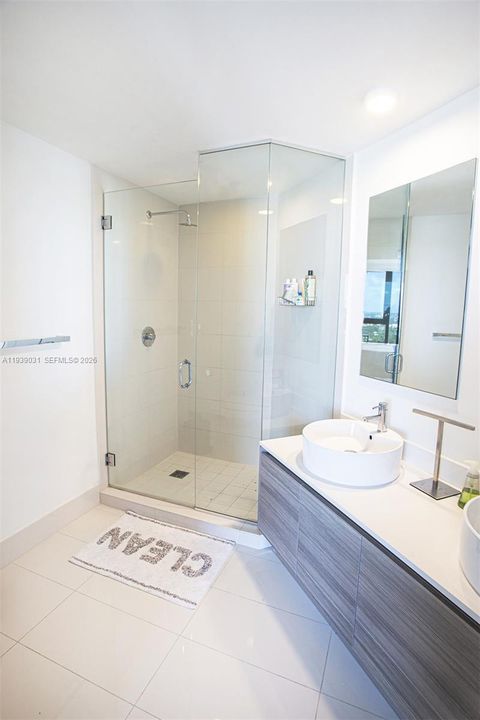 For Sale: $665,000 (2 beds, 2 baths, 864 Square Feet)