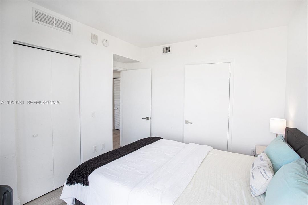 For Sale: $665,000 (2 beds, 2 baths, 864 Square Feet)