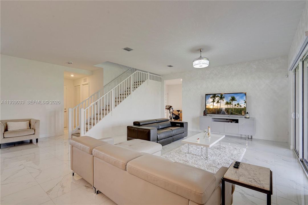 En Venta: $1,580,000 (5 camas, 4 baños, 3888 Pies cuadrados)