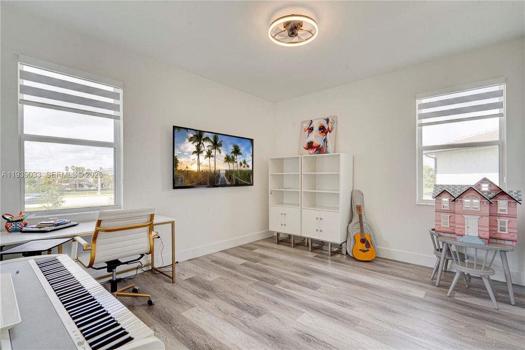 En Venta: $1,580,000 (5 camas, 4 baños, 3888 Pies cuadrados)