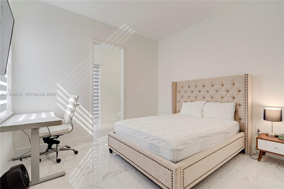 En Venta: $1,580,000 (5 camas, 4 baños, 3888 Pies cuadrados)