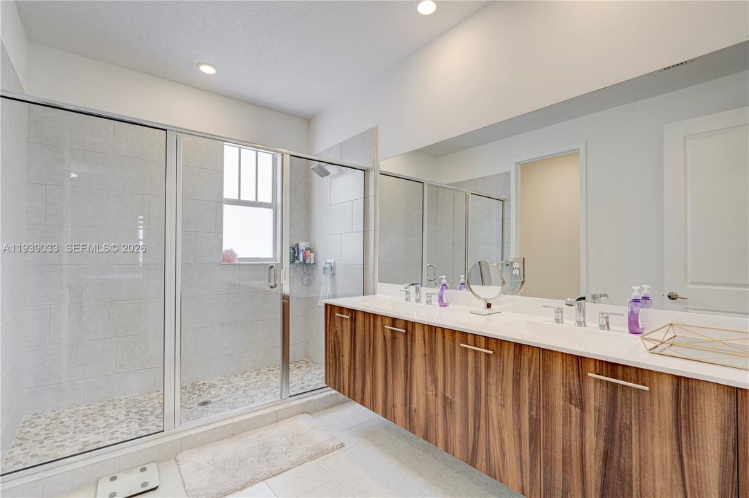 En Venta: $1,580,000 (5 camas, 4 baños, 3888 Pies cuadrados)