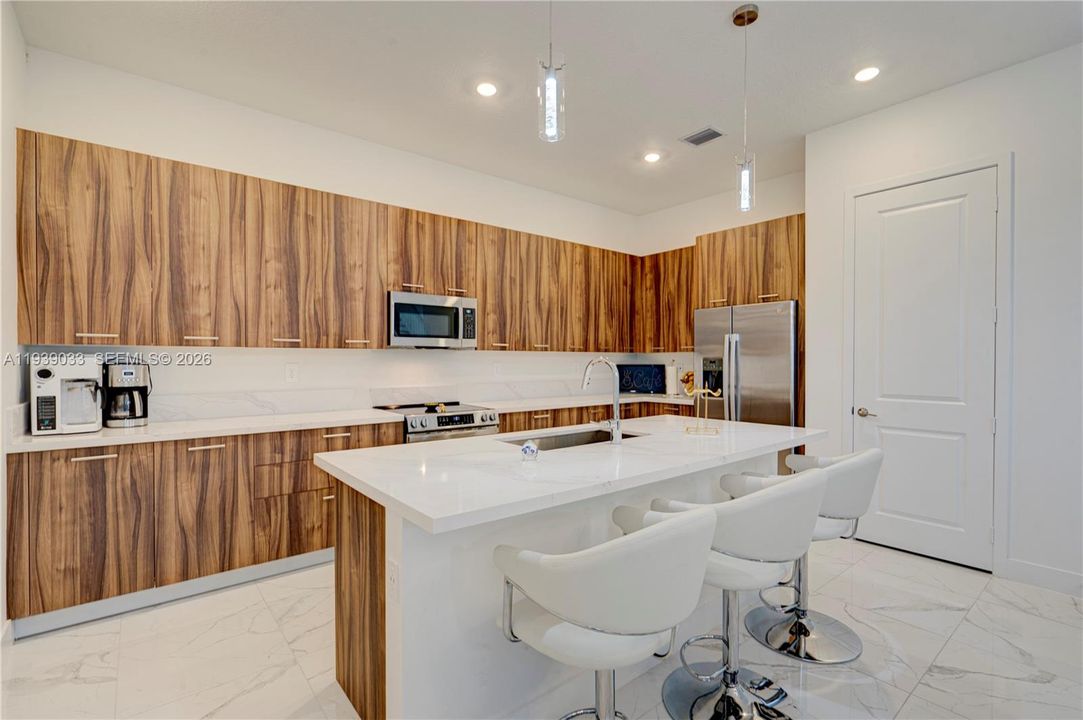 En Venta: $1,580,000 (5 camas, 4 baños, 3888 Pies cuadrados)