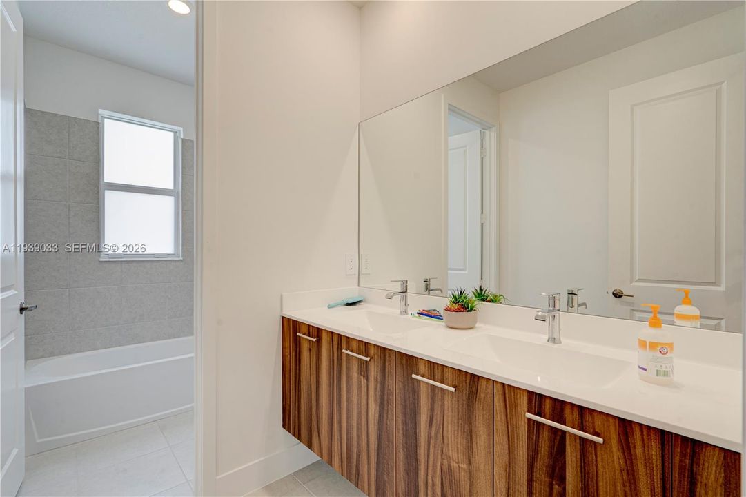 En Venta: $1,580,000 (5 camas, 4 baños, 3888 Pies cuadrados)