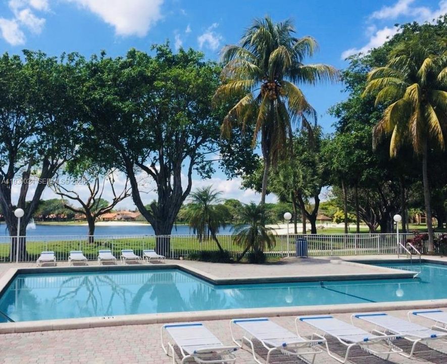 出租: $1,900 (1 贝兹, 1 浴室, 693 平方英尺)