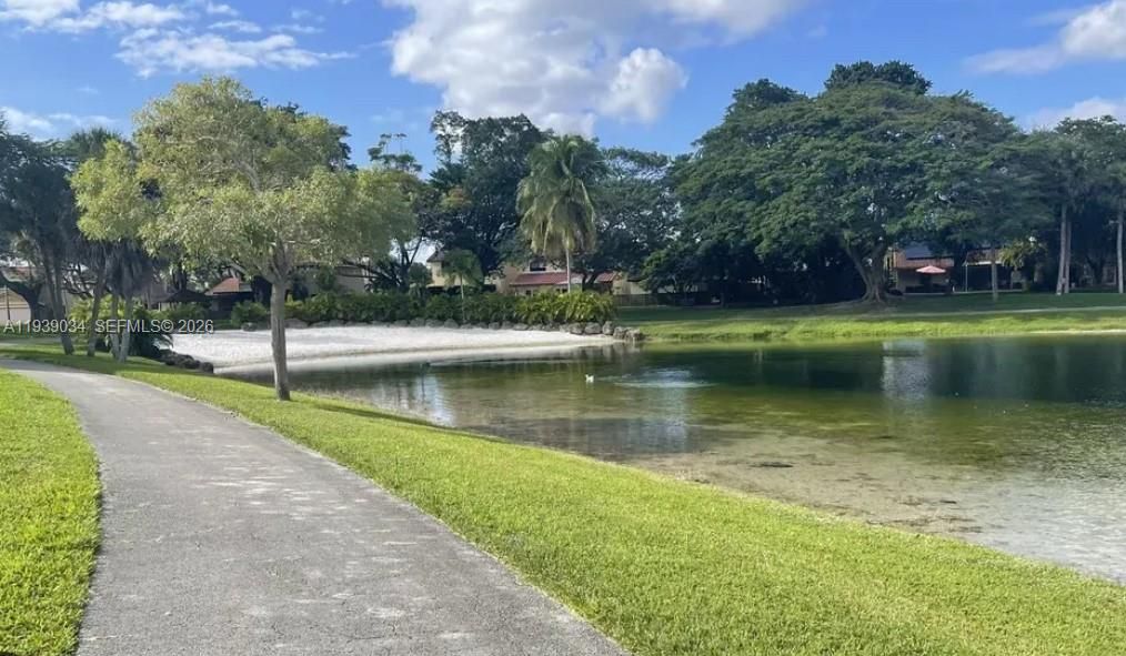 出租: $1,900 (1 贝兹, 1 浴室, 693 平方英尺)