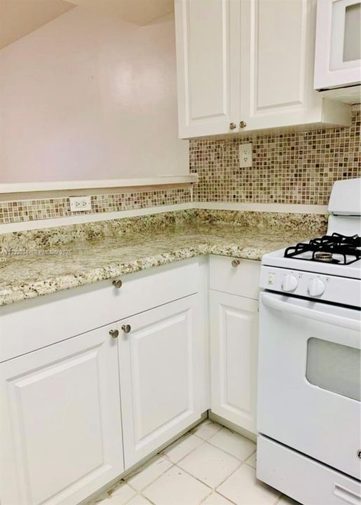 出租: $1,900 (1 贝兹, 1 浴室, 693 平方英尺)