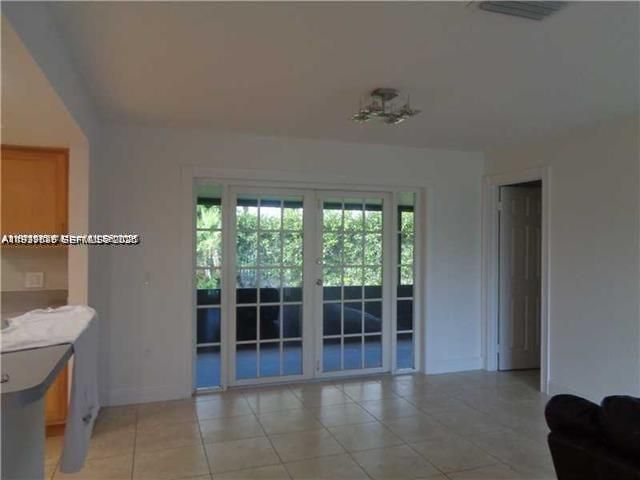For Rent: $2,800 (3 beds, 2 baths, 1330 Square Feet)