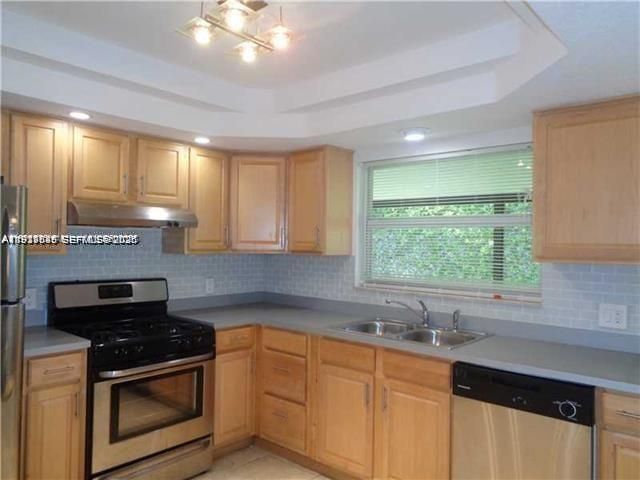 For Rent: $2,800 (3 beds, 2 baths, 1330 Square Feet)