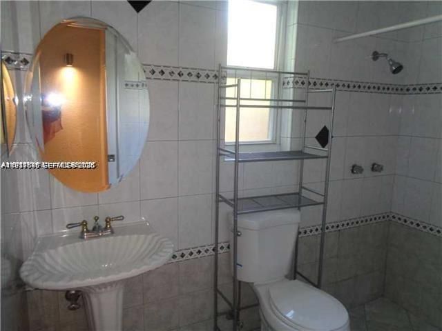 For Rent: $2,800 (3 beds, 2 baths, 1330 Square Feet)