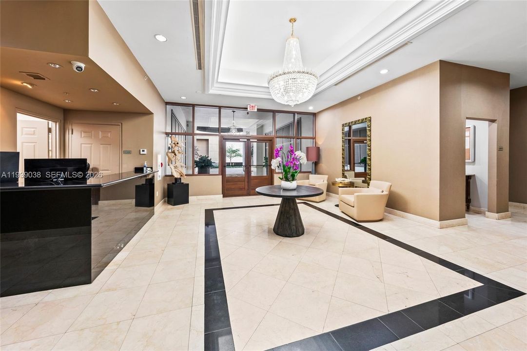 For Sale: $565,000 (2 beds, 2 baths, 932 Square Feet)