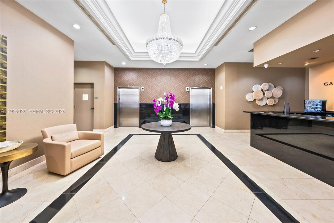 For Sale: $565,000 (2 beds, 2 baths, 932 Square Feet)