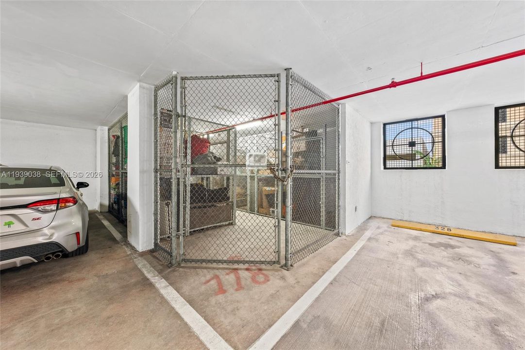 For Sale: $565,000 (2 beds, 2 baths, 932 Square Feet)