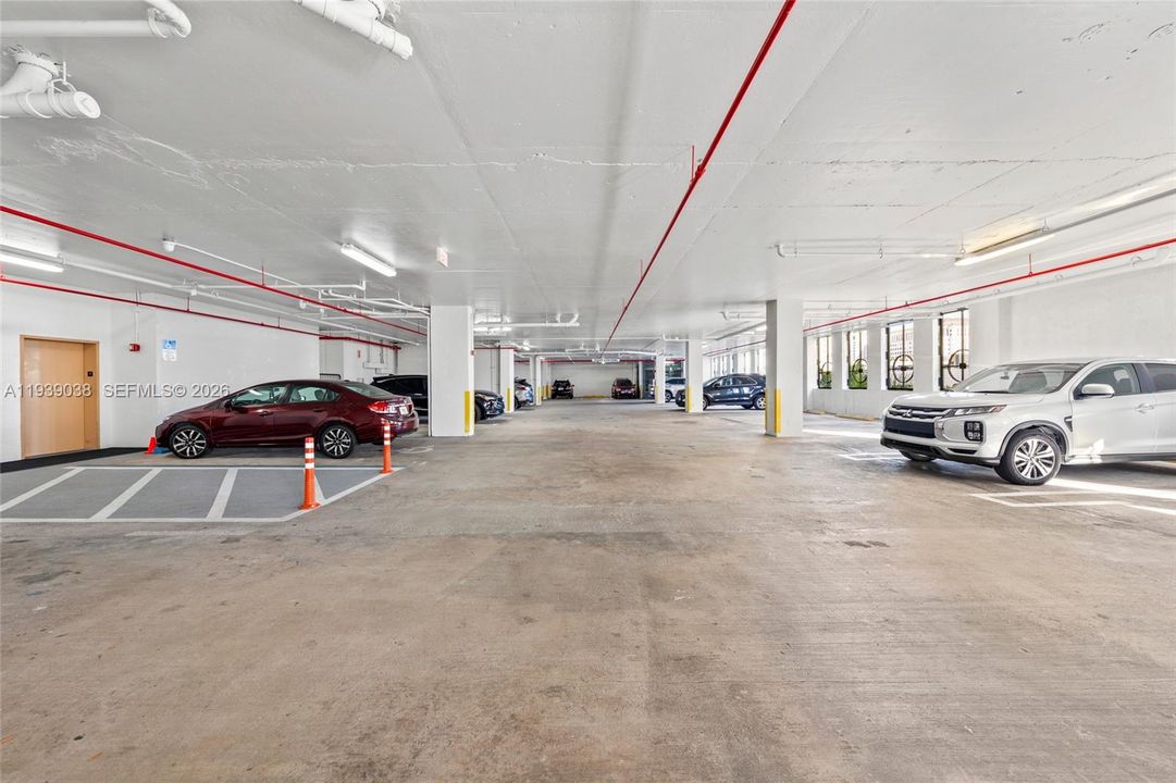 For Sale: $565,000 (2 beds, 2 baths, 932 Square Feet)