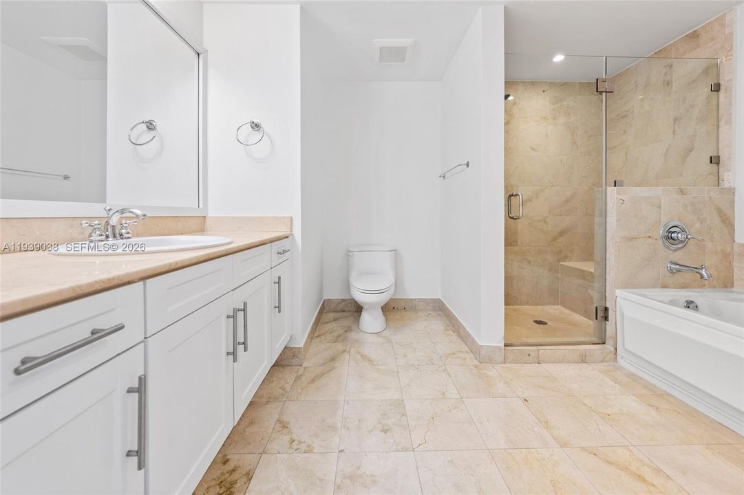 For Sale: $565,000 (2 beds, 2 baths, 932 Square Feet)