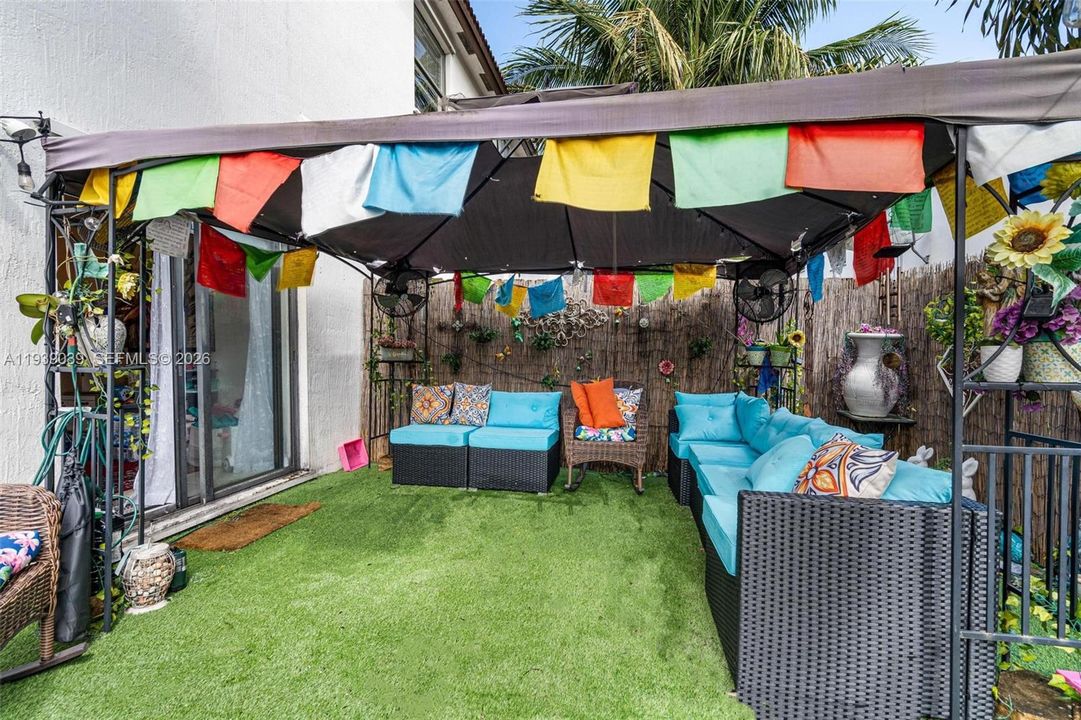 На продажу: $399,000 (3 спален, 2 ванн, 1628 Квадратных фут)