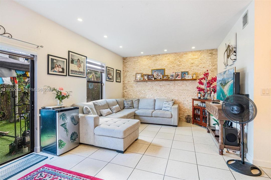 На продажу: $399,000 (3 спален, 2 ванн, 1628 Квадратных фут)