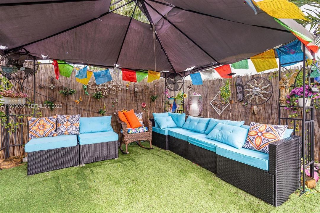 На продажу: $399,000 (3 спален, 2 ванн, 1628 Квадратных фут)