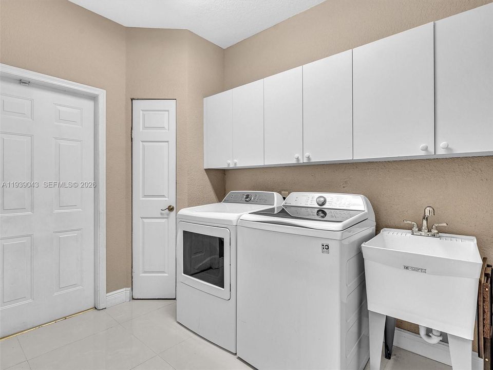 En Venta: $999,000 (5 camas, 4 baños, 3111 Pies cuadrados)