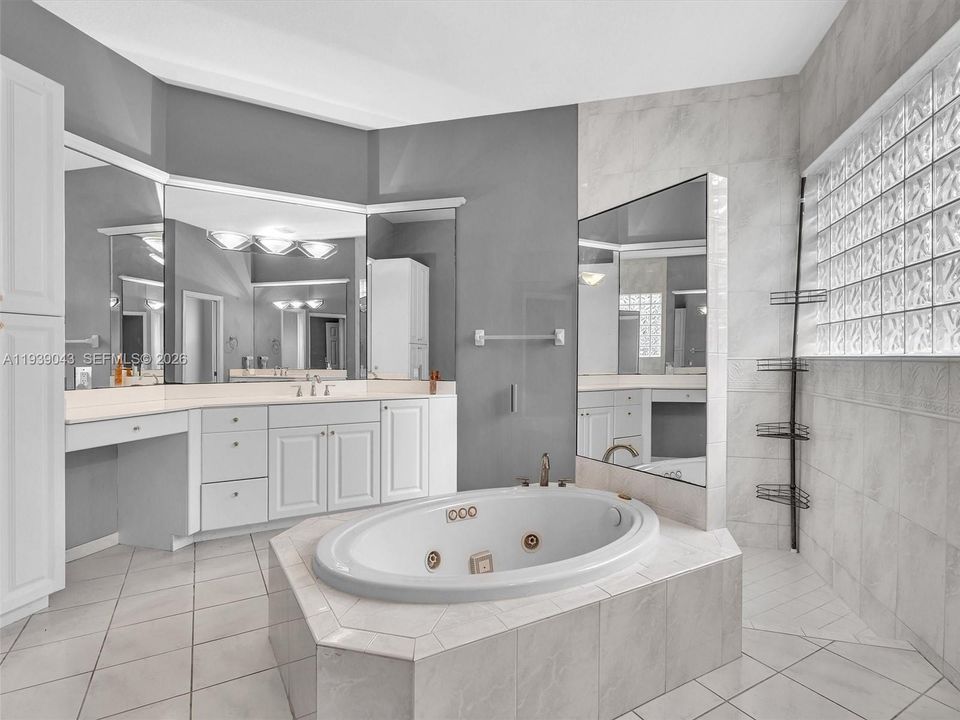 En Venta: $999,000 (5 camas, 4 baños, 3111 Pies cuadrados)