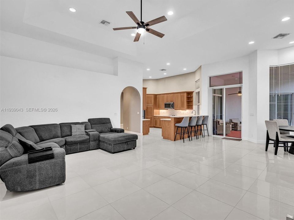 En Venta: $999,000 (5 camas, 4 baños, 3111 Pies cuadrados)