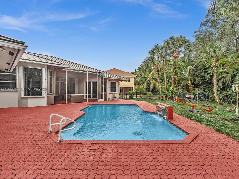 En Venta: $999,000 (5 camas, 4 baños, 3111 Pies cuadrados)