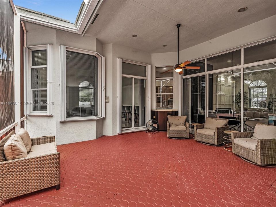 En Venta: $999,000 (5 camas, 4 baños, 3111 Pies cuadrados)