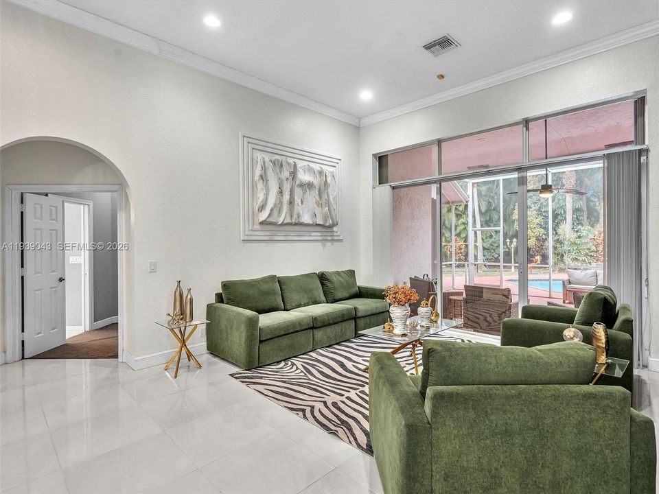 En Venta: $999,000 (5 camas, 4 baños, 3111 Pies cuadrados)